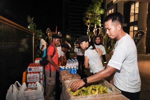 Race photo from PIK NITE RUN VIBES