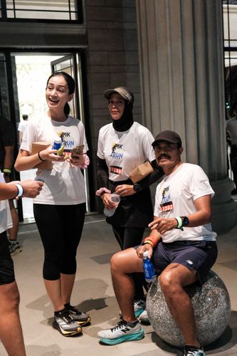 Race photo from PIK NITE RUN VIBES