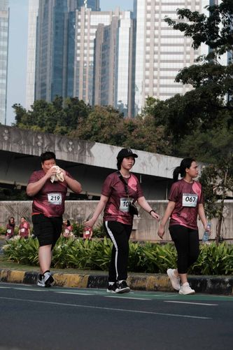 Race photo from Assurance Fun Run 2024