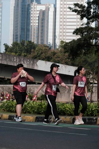 Race photo from Assurance Fun Run 2024