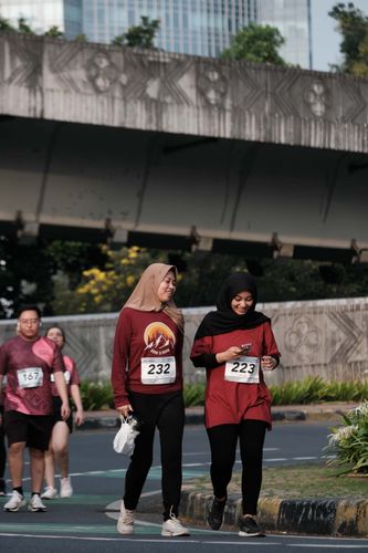 Race photo from Assurance Fun Run 2024