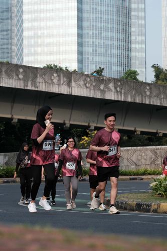 Race photo from Assurance Fun Run 2024