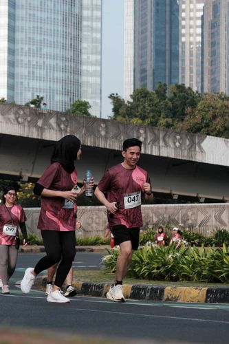 Race photo from Assurance Fun Run 2024