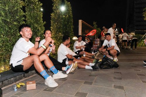 Race photo from PIK NITE RUN VIBES