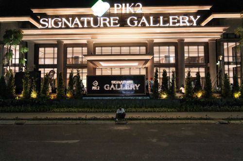 Race photo from PIK NITE RUN VIBES