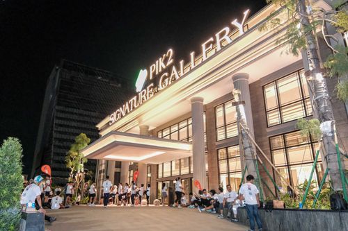 Race photo from PIK NITE RUN VIBES