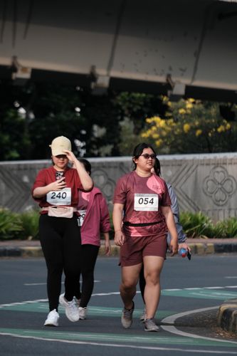 Race photo from Assurance Fun Run 2024