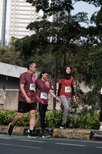 Race photo from Assurance Fun Run 2024