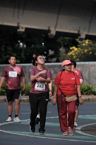 Race photo from Assurance Fun Run 2024