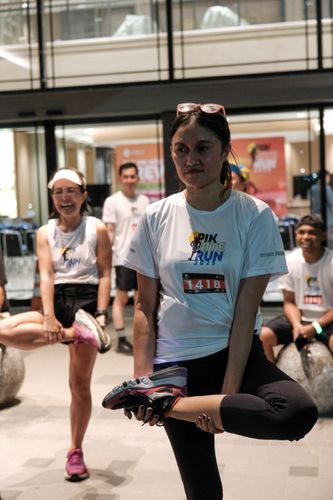 Race photo from PIK NITE RUN VIBES
