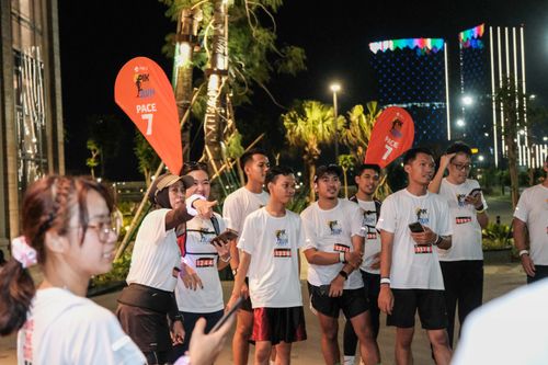 Race photo from PIK NITE RUN VIBES