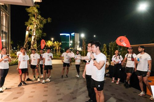 Race photo from PIK NITE RUN VIBES