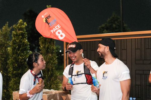 Race photo from PIK NITE RUN VIBES