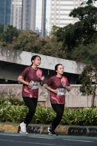 Race photo from Assurance Fun Run 2024