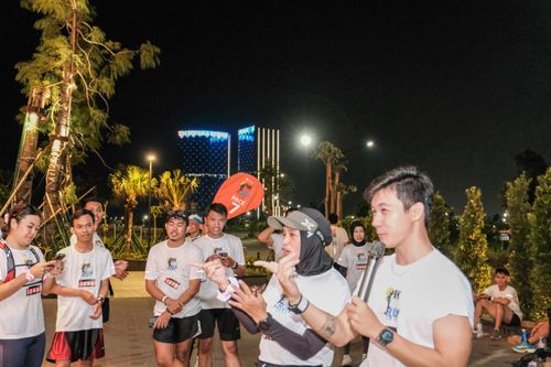Race photo from PIK NITE RUN VIBES