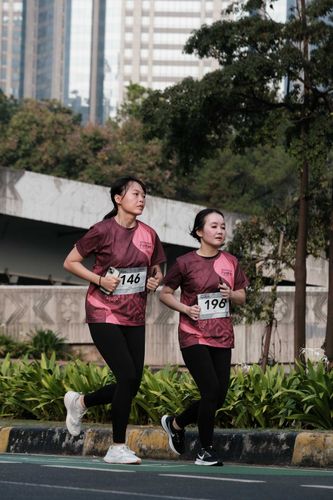 Race photo from Assurance Fun Run 2024