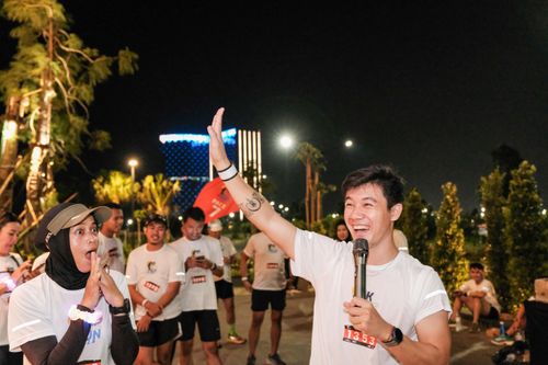 Race photo from PIK NITE RUN VIBES