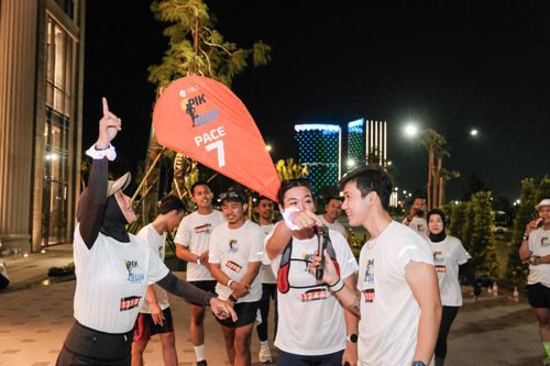 Race photo from PIK NITE RUN VIBES
