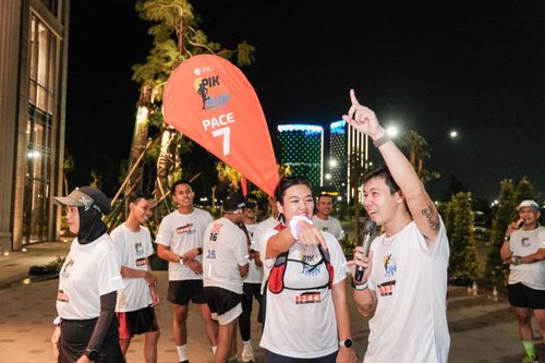 Race photo from PIK NITE RUN VIBES