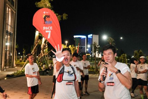Race photo from PIK NITE RUN VIBES