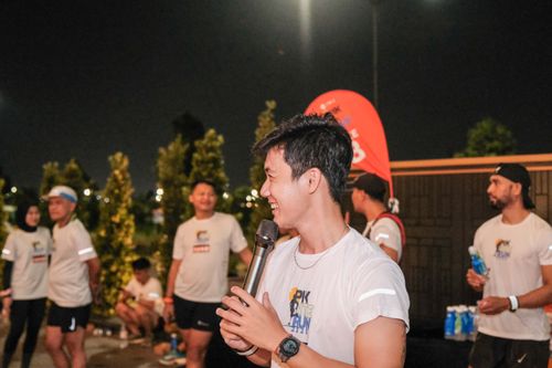 Race photo from PIK NITE RUN VIBES