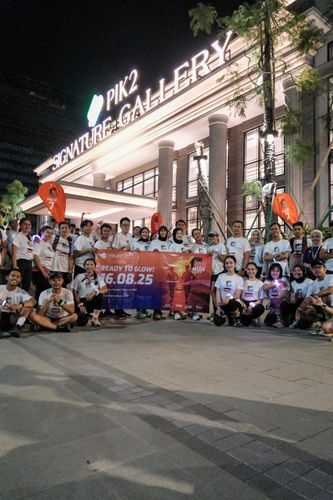 Race photo from PIK NITE RUN VIBES