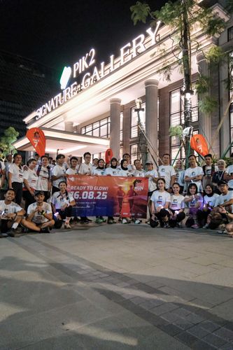 Race photo from PIK NITE RUN VIBES
