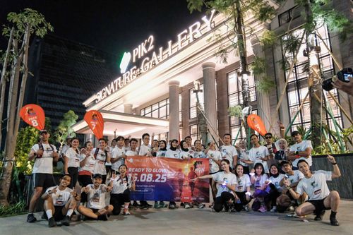 Race photo from PIK NITE RUN VIBES