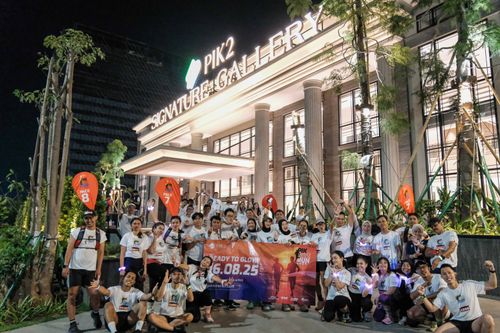 Race photo from PIK NITE RUN VIBES