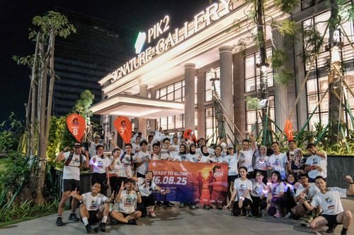 Race photo from PIK NITE RUN VIBES