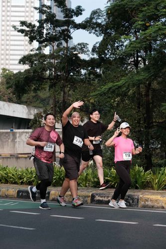 Race photo from Assurance Fun Run 2024