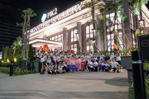 Race photo from PIK NITE RUN VIBES
