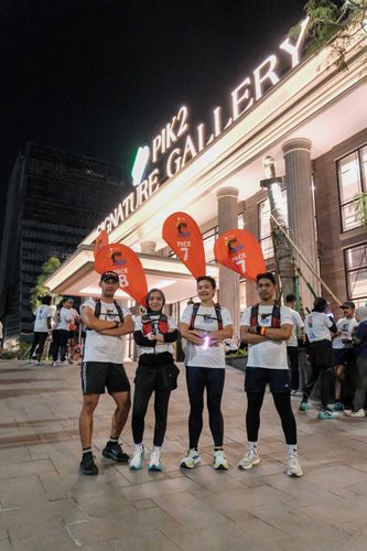 Race photo from PIK NITE RUN VIBES