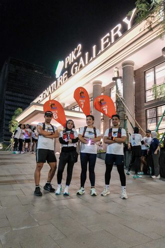 Race photo from PIK NITE RUN VIBES