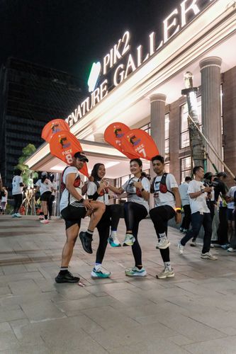Race photo from PIK NITE RUN VIBES