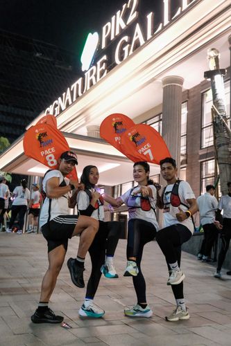 Race photo from PIK NITE RUN VIBES