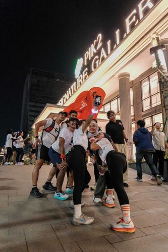 Race photo from PIK NITE RUN VIBES