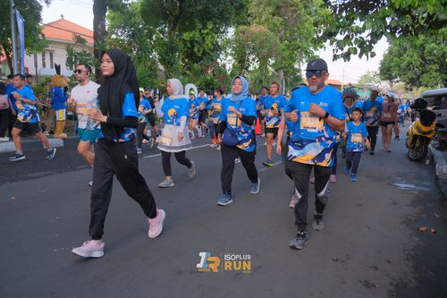 Race photo from Isoplus Run 2024 Surabaya