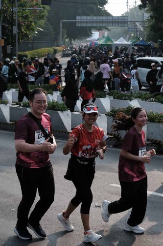 Race photo from Assurance Fun Run 2024