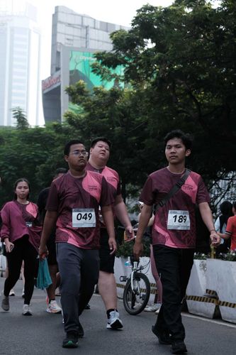 Race photo from Assurance Fun Run 2024
