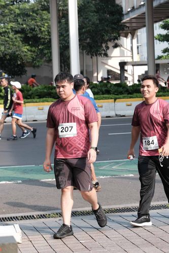 Race photo from Assurance Fun Run 2024