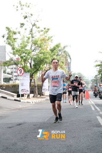 Race photo from Isoplus Run 2024 Surabaya