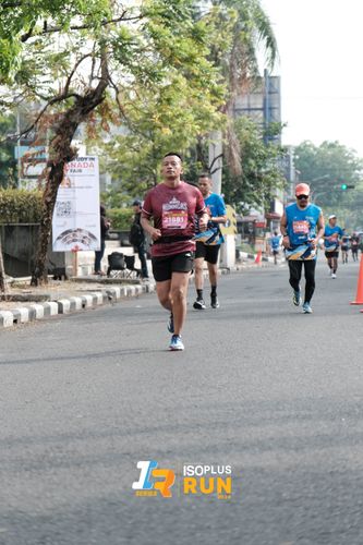 Race photo from Isoplus Run 2024 Surabaya