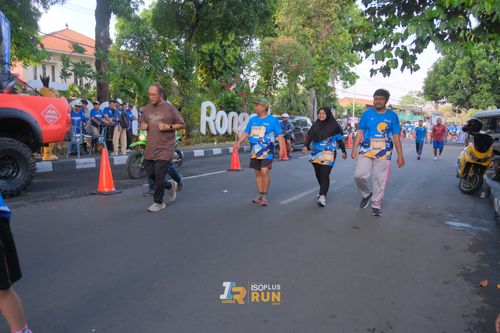 Race photo from Isoplus Run 2024 Surabaya