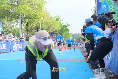 Race photo from Isoplus Run 2024 Surabaya