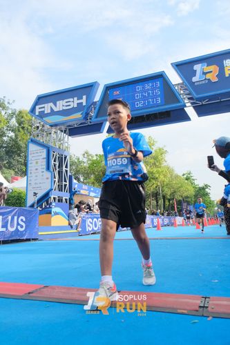 Race photo from Isoplus Run 2024 Surabaya
