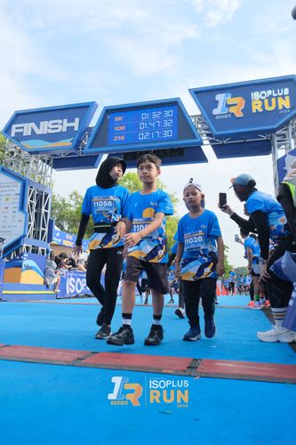 Race photo from Isoplus Run 2024 Surabaya