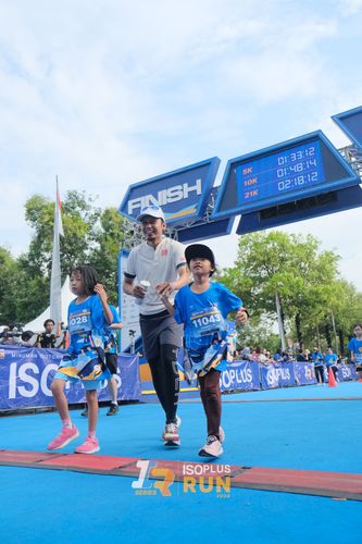 Race photo from Isoplus Run 2024 Surabaya