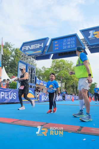 Race photo from Isoplus Run 2024 Surabaya