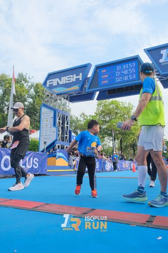 Race photo from Isoplus Run 2024 Surabaya